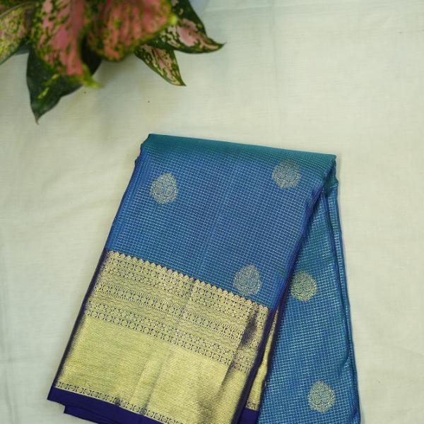 Kanchipattu silk blue checks saree